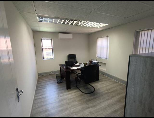 BUSINESS PROPERTY TO RENT IN FOURWAYS